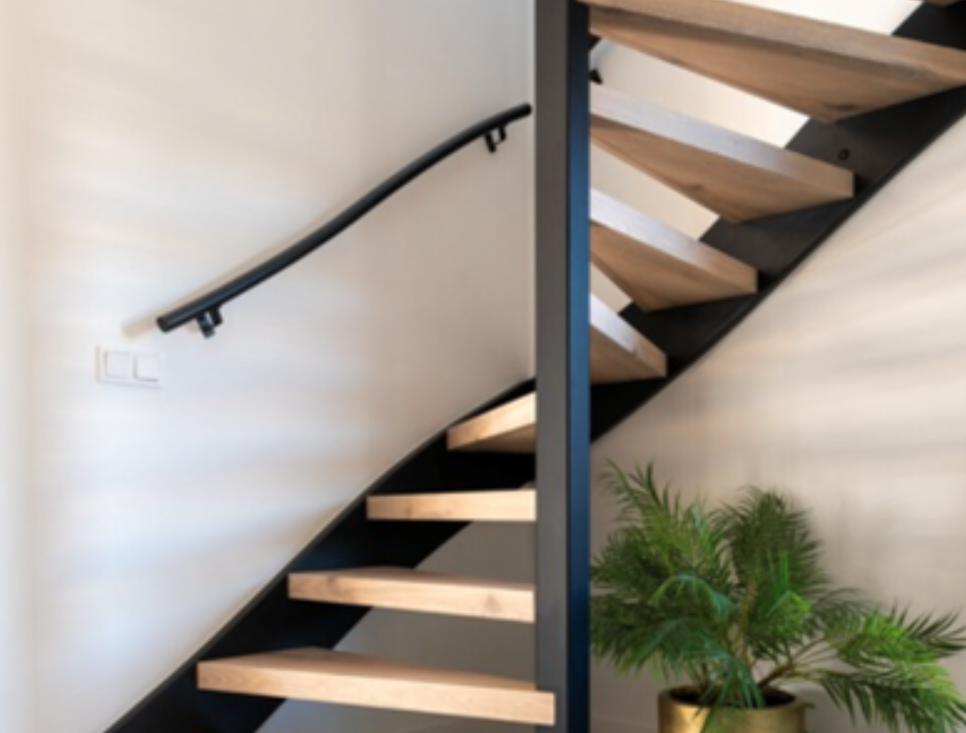 Uniquely bendable one-piece, seamless stair nose technology